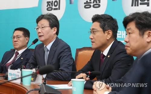 '변혁'의원 모임에서 발언하는 유승민 의원(사진=연합뉴스)